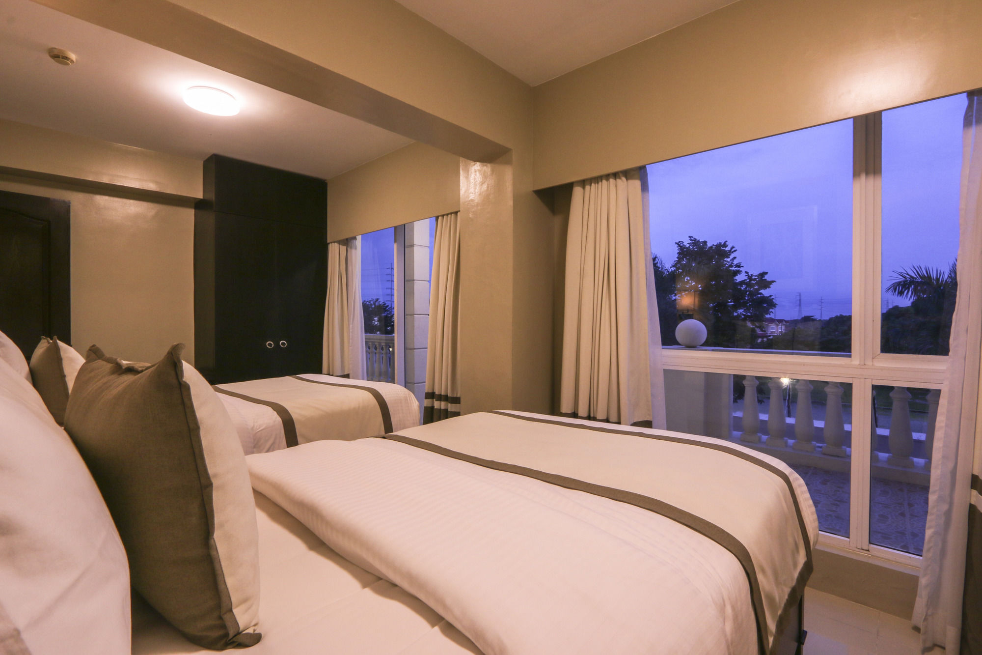 Bellini Suites At Presidio, Lakefront Muntinlupa City Kültér fotó